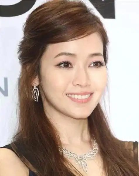 "假面主播"侯佩岑:周杰伦唯一承认前女友,却最终嫁给富豪