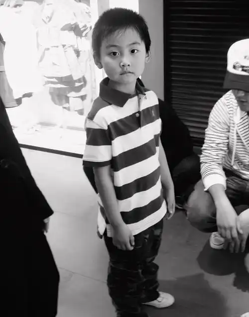 周柯宇的小时候图楼