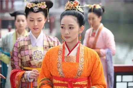 她一生经历六朝,明清两朝仅有的"五全皇后"