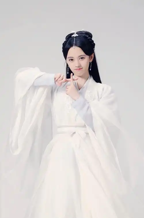 女艺人鞠婧祎古装仙气可爱写真