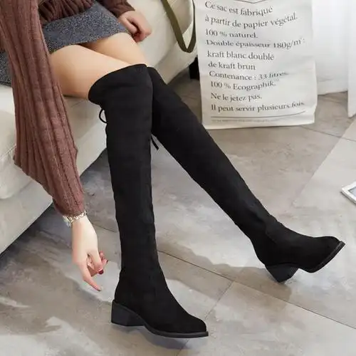 不长不短的长筒靴太尴尬,17年最流行过膝款,显出大长腿