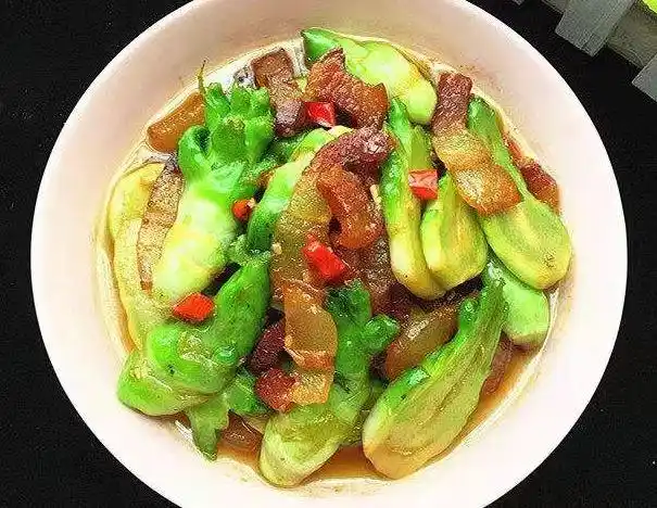 川菜特色小炒,耳菜具有增强体质提高抵抗力,养护肠胃等功效.