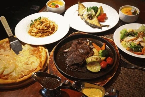 吃西餐时看到桌上的巧克力粉别乱吃否则会被当成笑料的