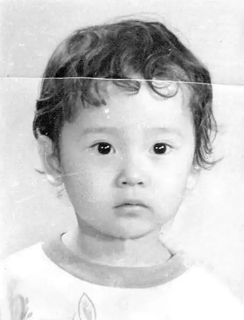 明星们的童年照,小时候的海清是卷发,杜江满满的小正太!