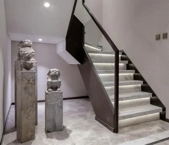 别墅中式功能区装修实景图片欣赏-500平新中式别墅楼梯装修效果图-齐