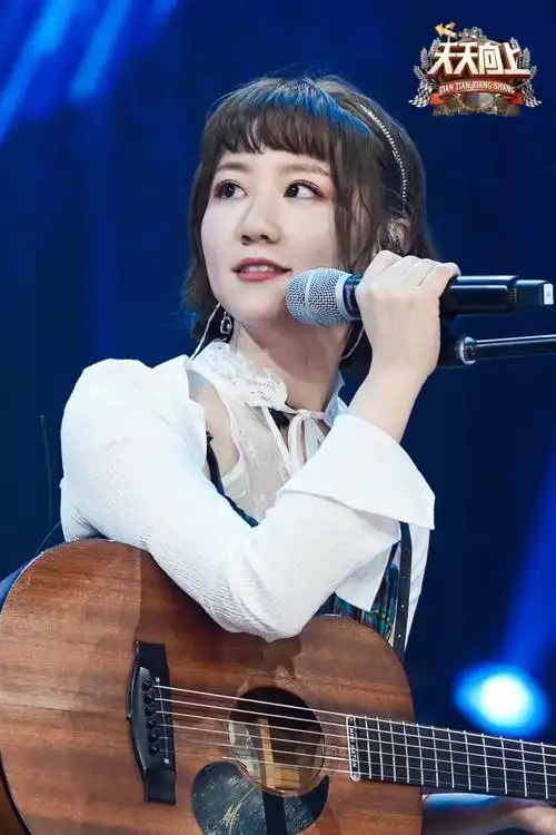 谢春花做客《天天向上》 全能少女即兴创作唱响"音乐情缘"