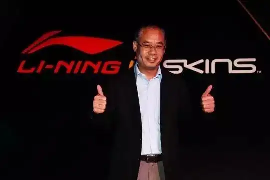 以李宁为例,创始人李宁于2015年回归李宁公司,帮助企业在去年全年扭亏