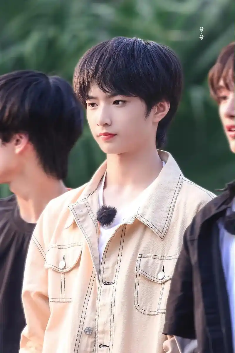 刘耀文 丨把结婚时间定在9月23日,把捧花颜色改成白色,把 - 抖音