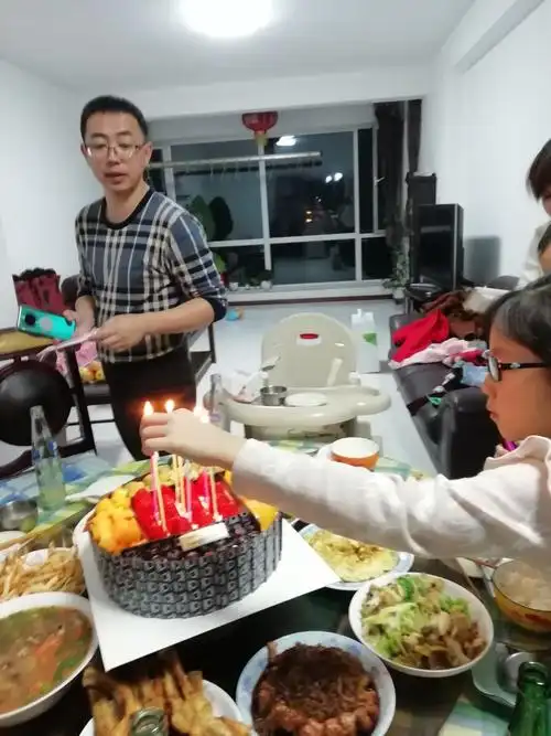 一次温馨的家庭生日聚会
