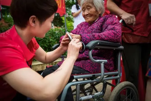 尊老敬老让社会更美好 ——定远尊老爱幼公益群中