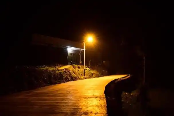 农村也有夜景了,这个夜景您打几分?