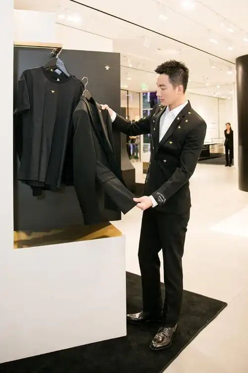 黄轩dior帅气活动照图片