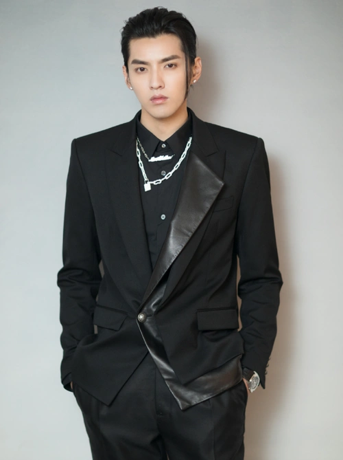 有种"整容"叫吴亦凡减肥后,当他穿西装秀身材时,超模腿谁能比