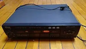 新科超级vcd,三碟连放,挺新的,带遥控器,两个原厂麦可风