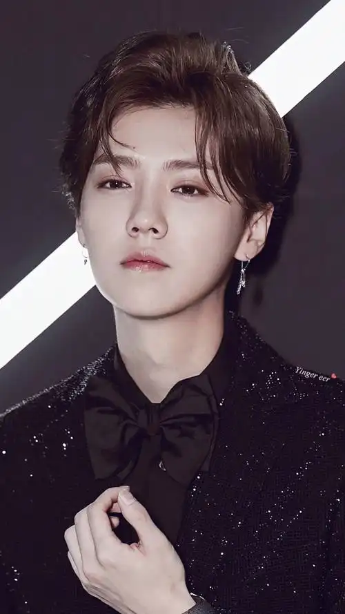 鹿晗图片鹿晗黑色西装帅气图片