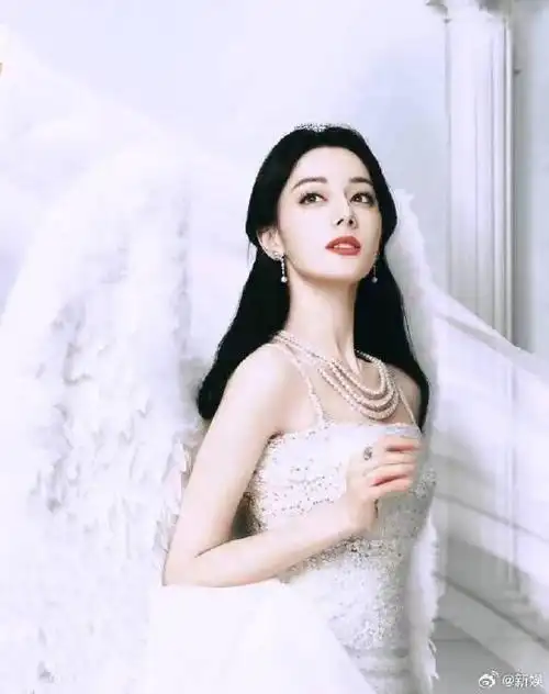 金鹤龙发了迪丽热巴仙女怼脸绝美瞬间