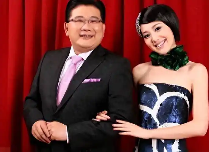 东方卫视的一哥曹可凡,一姐却成了王冠_节目_上海_番茄