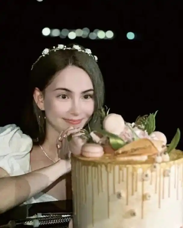 周杰伦和昆凌一直是大家比较羡慕的明星夫妻,尤其二人甜蜜的感情更是