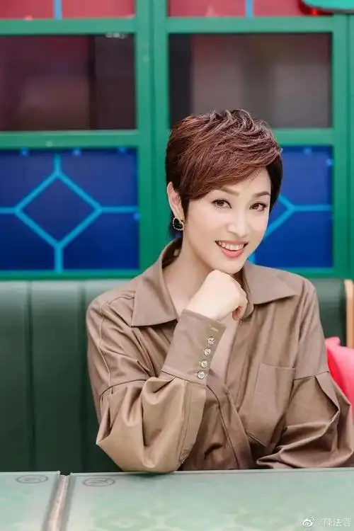 55岁陈法蓉最新写真她让我明白脸大的女人更好看