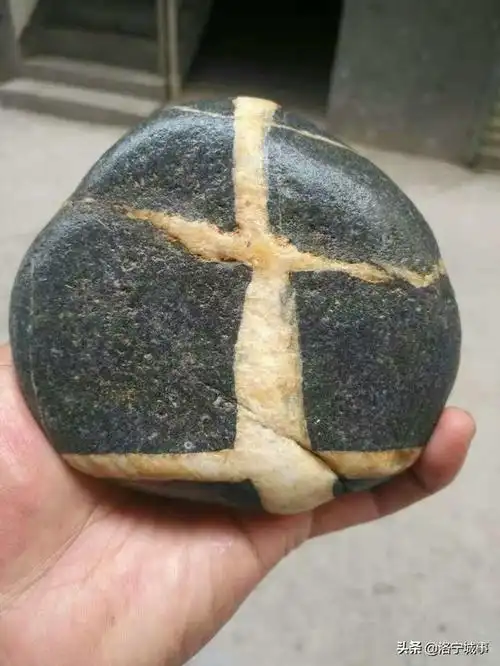 洛阳洛宁农民曲建涛收藏河洛奇石,10万元三块都不肯卖_石头