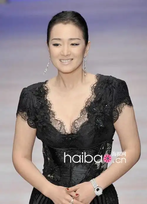 海报时尚网华语女明星一周着装齐点兵 (3月26日- 4月1日)