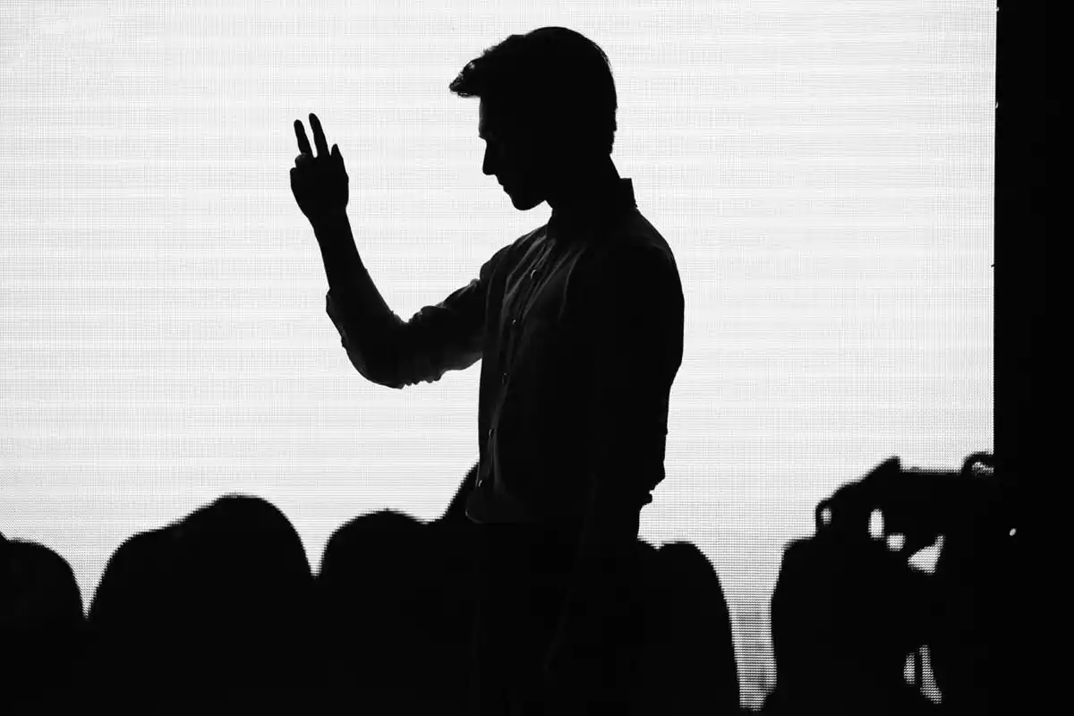 桌面壁纸 明星图片 > 正文  本文 帅气男星杨洋桌面锁屏_迷妹们的男神