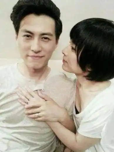 靳东李佳:爱情长跑终成眷属,甜蜜婚姻羡煞旁人!_生活_经历_过程