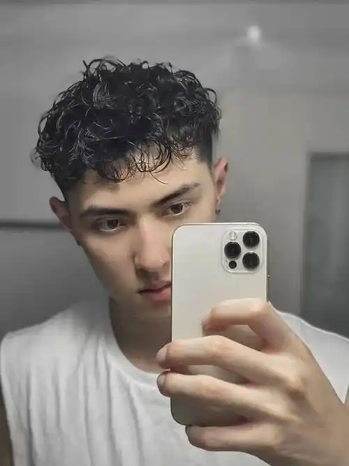 让你少年感十足的9款男生发型