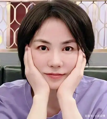 王菲为李嫣庆生,母女感情如姐妹,李嫣还将王菲的头像做手机壳