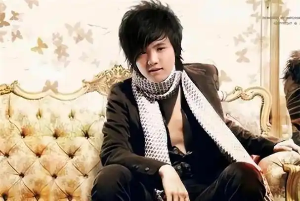 "情歌王子"郑源:15岁开演唱会,19岁日赚万元,春晚都请不动他