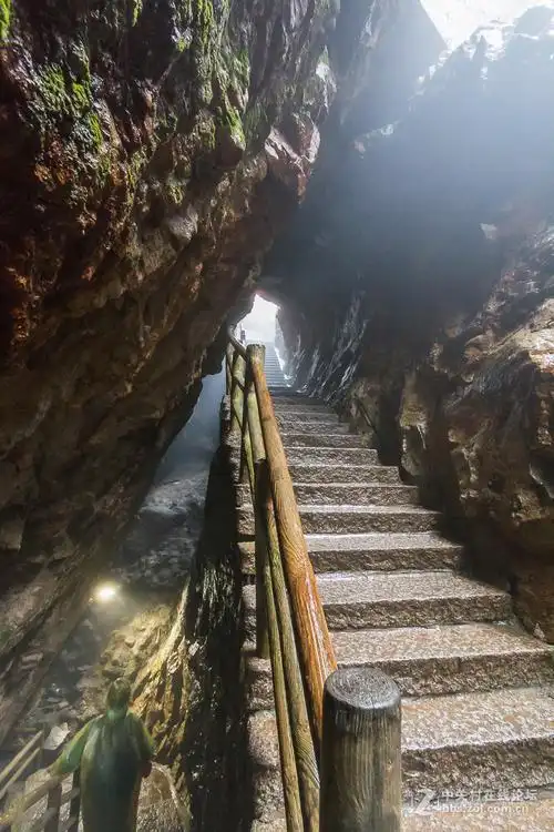 江西宜春明月山青云栈道