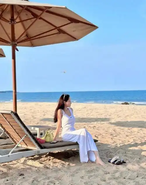 陈乔恩晒度假照嫁对人婚后越来越美,44岁皮肤水灵获赞像二十几