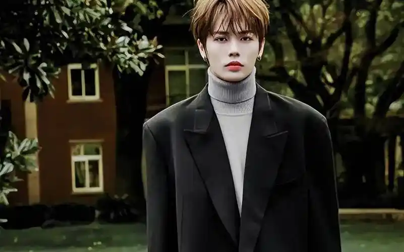 曝林彦俊私下玩得开,亲女生大腿照曝光,前女友晒更多证据太辣眼_违法