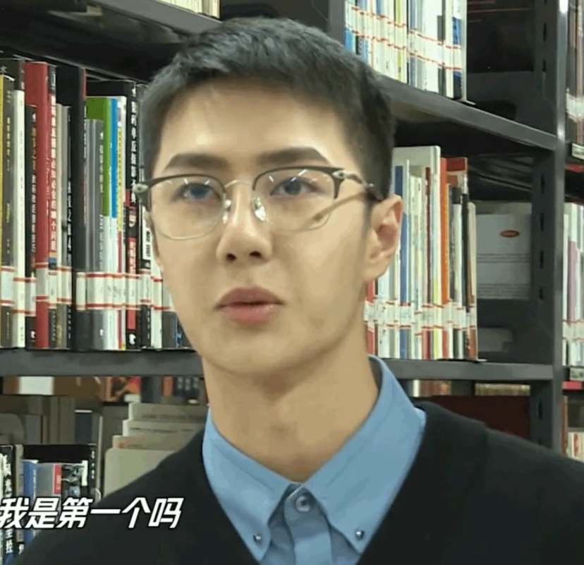 王一博近照发福变胖,得知变胖原因,粉丝纷纷大赞其太敬业