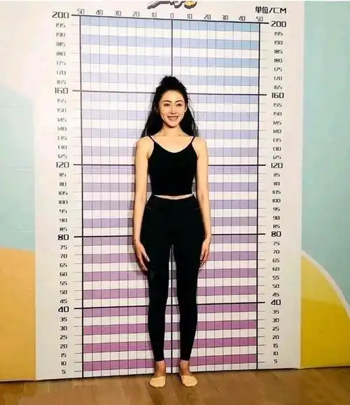 身高1米5气场1米8,五位"娇小型"女星放在一起比较,就有差距了