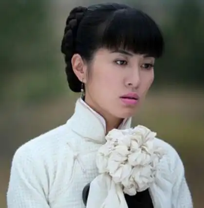 近日,叶璇[微博]上一档综艺节目,主持人拿出霍建华,王思聪,小默先生三