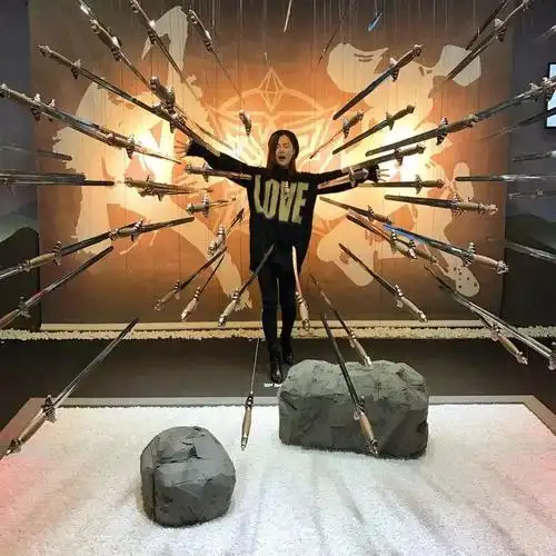 美女解说伊芙蕾雅惨被万剑穿身网友心疼堂姐