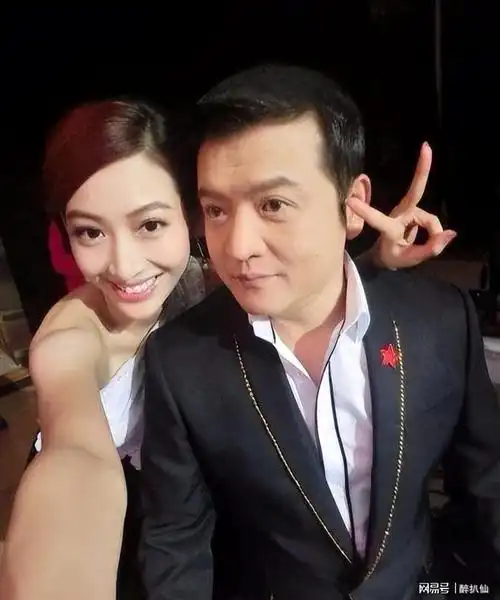 浙江卫视主持人温雅已在美国产子她老公是一位资产上亿的富商