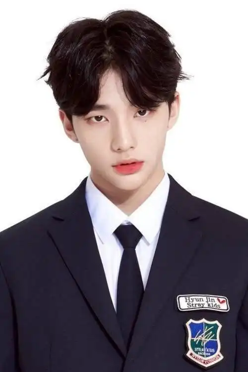 我又来bp帅哥美女们的证件照了求各家粉们多放点证件照这样认人真的很