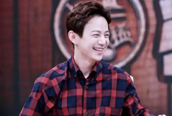 何炅什么什么(何炅是快乐大本营的主持人吗)