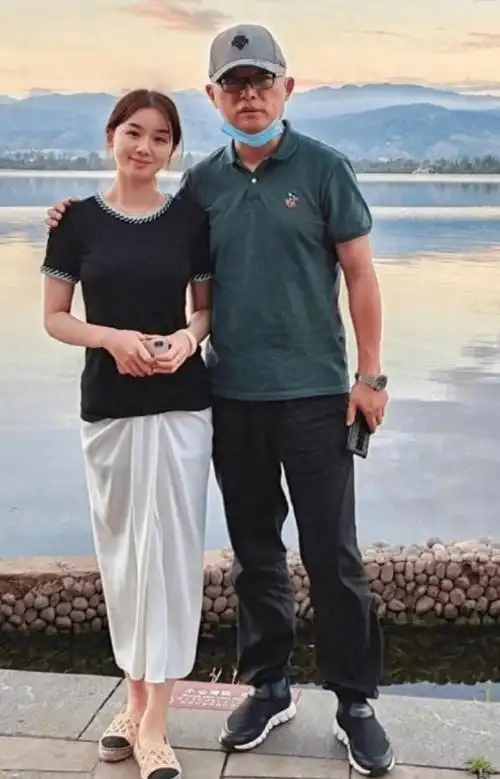 孟非:高考落榜,当过搬运工,送水工,保安,和平凡妻子相伴30年_工作