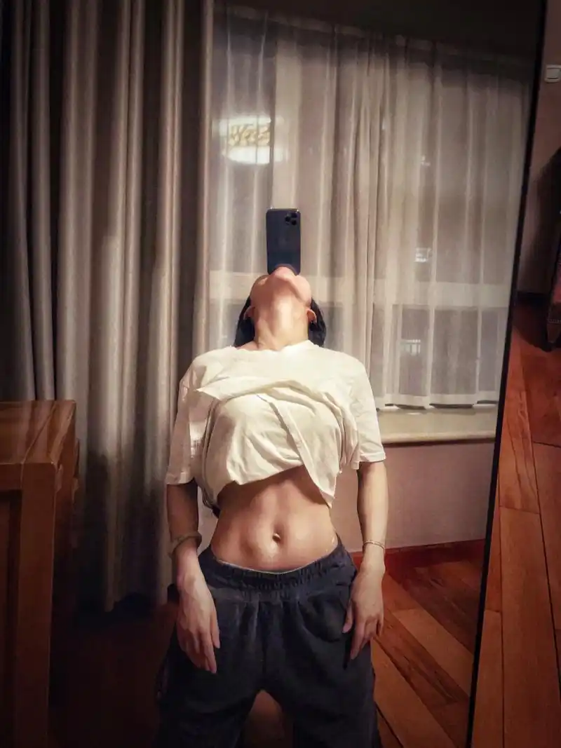 女生有腹肌好看吗? 会不会太男人婆了?