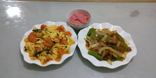 做两个自己最爱吃的菜,哈哈