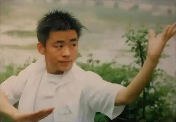 王宝强因为女友冯清欠债,近来饱受舆论争议.