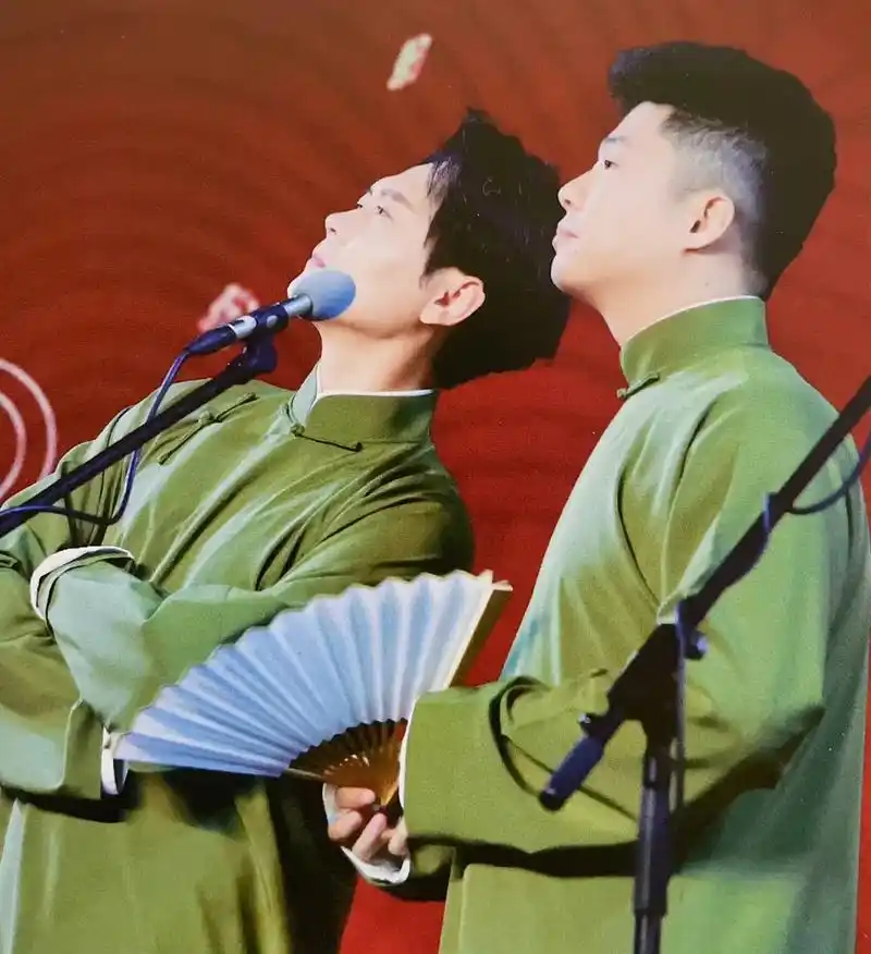 穿大褂的孟孟和周周迷死个人  #孟鹤堂周九良 #堂主小先生  - 抖音