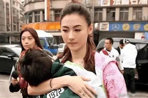 谢贤想把张柏芝接回谢家?张柏芝惊喜传好消息,谢霆锋更是激动不已