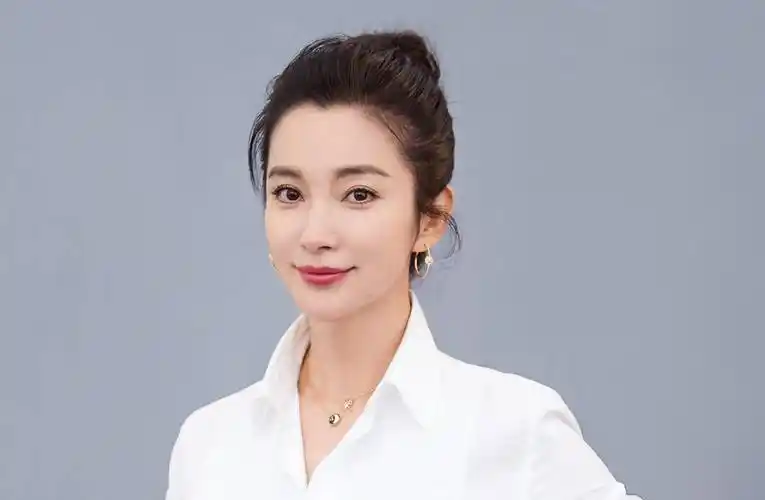 "揭秘内地财富榜:李冰冰,杨幂,胡歌的商业帝国"_投资_成功_成为了