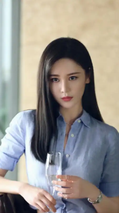 晶女郎邱意浓性感迷人写真,这颜值气质太美了,你感觉如何