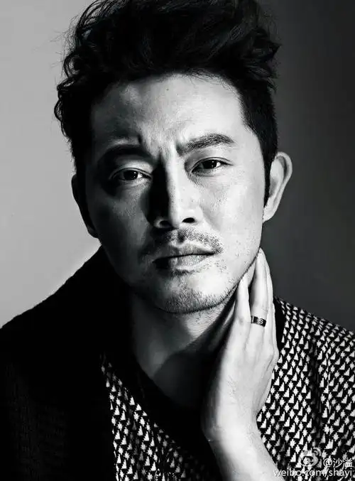 沙溢[微博]晒出自己和安吉的一组照片,并配文称:"你们看看,这颜值