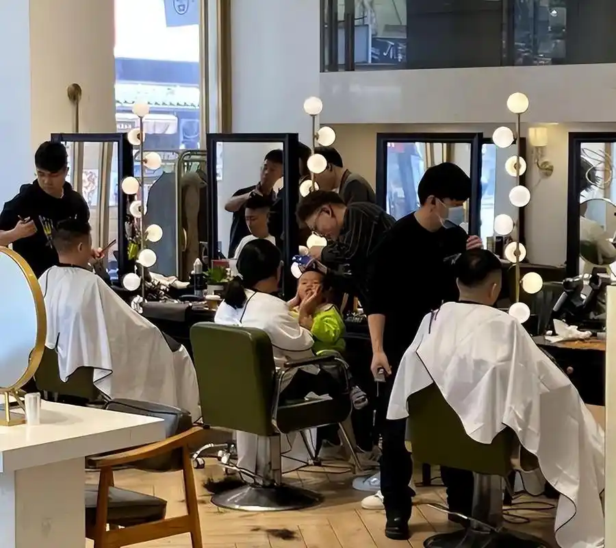 揭秘为什么理发店用的洗发水,外面几乎看不到?内行人道出了真相